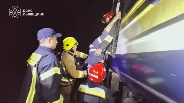 Зіткнення поїздів у Львові на Підзамче: 8 постраждалих, п'ятьох госпіталізували