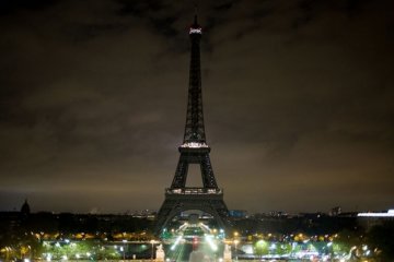 Эйфелева башня погаснет из-за трагедии в Швеции
