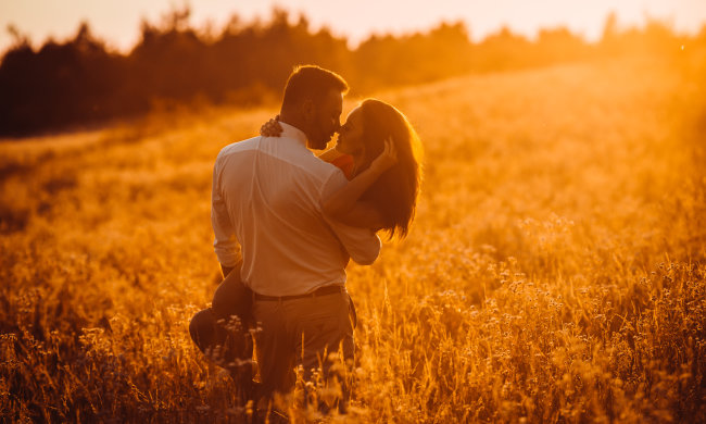 Эротический гороскоп на 10 июля для всех знаков Зодиака: Львы будут слишком вежливы, Овны поменяются ролями