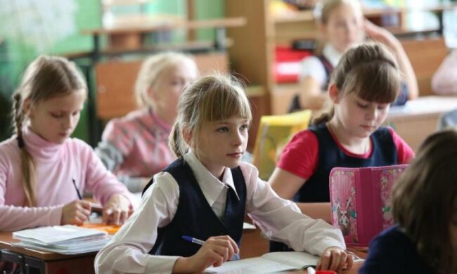 Нестача шкіл в Україні: стало відомо, куди "переселять" учнів