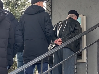 Очередь к банкомату. Фото: скрин youtube