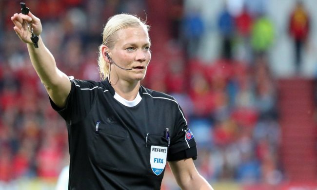 В Иране отменили трансляцию матча из-за судьи в шортах