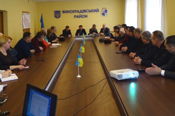 На Закарпатті нахабний слуга народу "захопив" сільраду і рік балував себе шаленою зарплатнею і преміями