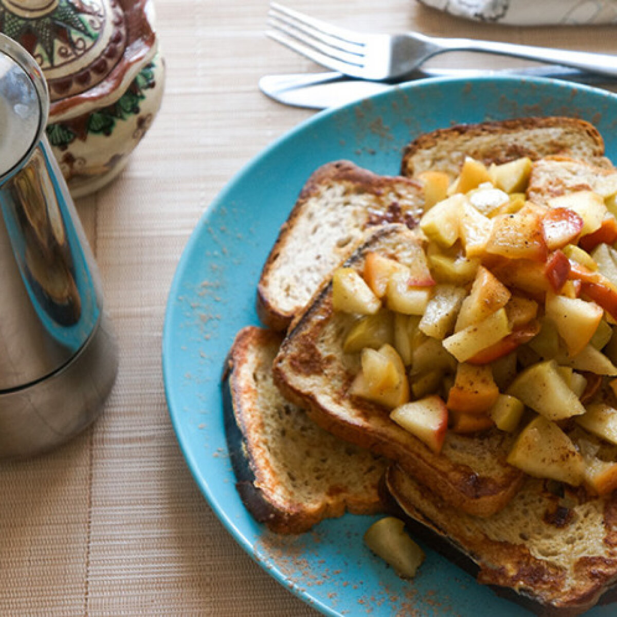 Побалуйте себя вкусным завтраком в выходной: как приготовить сладкие гренки  с яблоками - ЗНАЙ ЮА