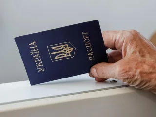 Паспорт-книжечка, який втрачає чинність без нової фотографії