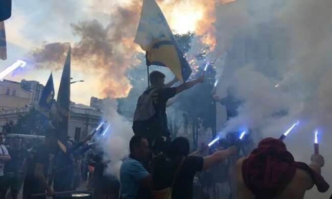 Стало известно, кто дымит под Радой