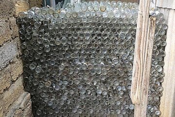 В Одессе торговали водкой в бутылках со свалок