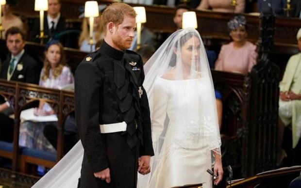 Королівське весілля: Меган Маркл ледь не заплуталася в шлейфі