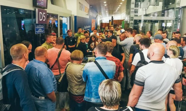 Туристы застряли в аэропорту