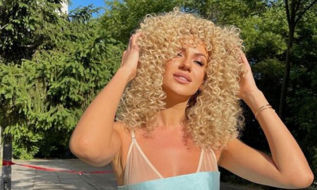 Леся Никитюк превратилась в "купидончика", еще и подружку заставила