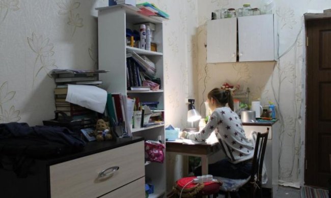 Тараканы, грибок, разбитые окна: украинцам показали, в каком аду живут их дети