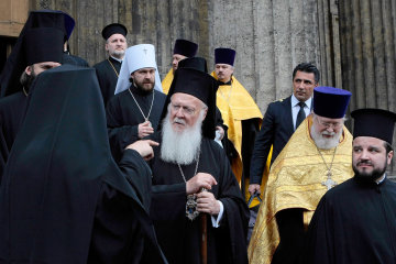 Вселенский патриархат вляпался в скандал после первого богослужения в Киеве: "Все по-русски"