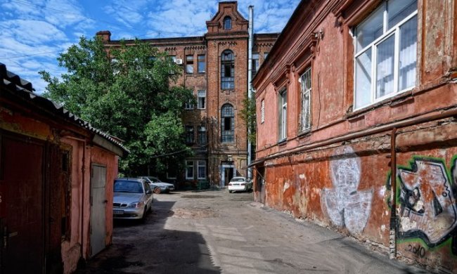 Харків'янам заборонять паркуватися у дворах: ваші колеса - ваші проблеми