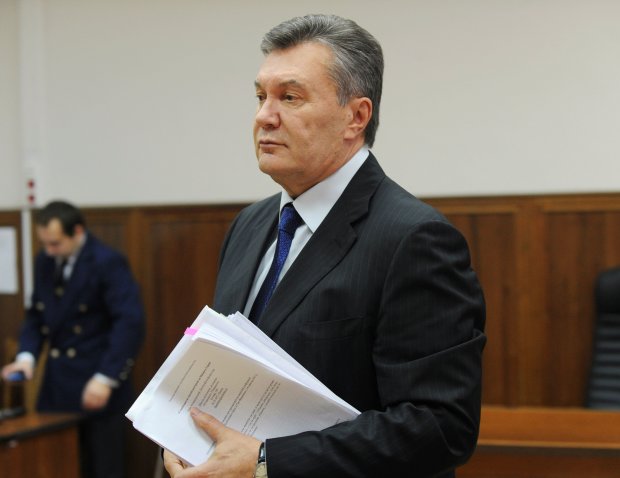 Пішки постоїть: Януковича від суду про держзраду не врятувала навіть реанімація