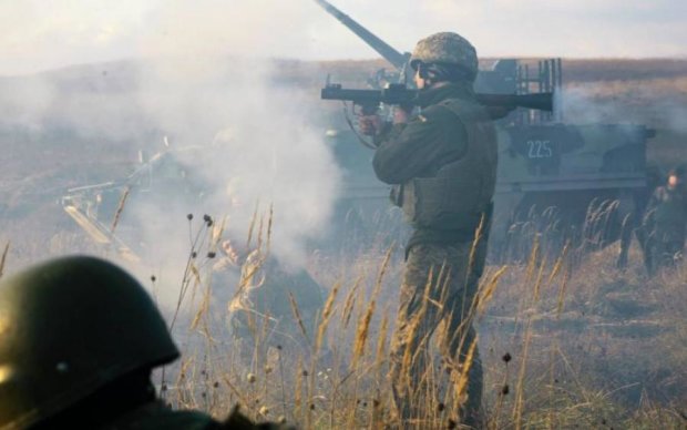 Українські воїни на Донбасі зрівняли російські танки з землею