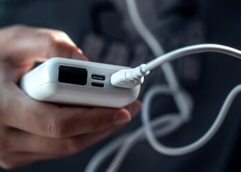 Павербанк, фото з вільних джерел