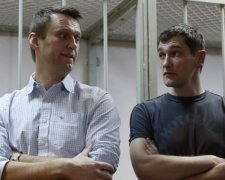 От звонка до звонка: Навальный вышел на свободу