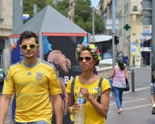 Теперь еще и автобусы: украинские туристы застряли на границе с Беларусью