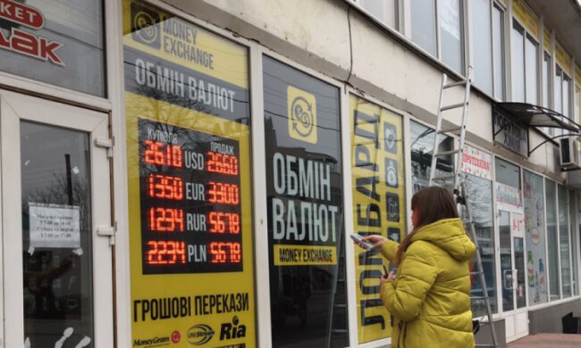 Курс валют на 10 июля: доллар и евро не поделили гривну