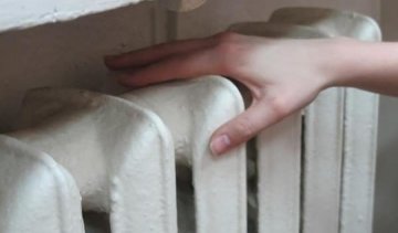 Чому українці повинні платити за холодні батареї