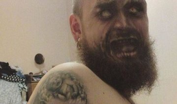 Чоловік обмінявся обличчям зі своїм татуюванням