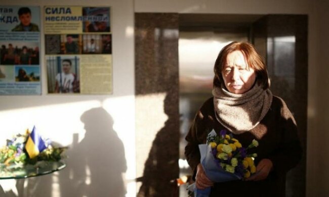 Нобелівський лауреат Алексієвич передала книги Савченко