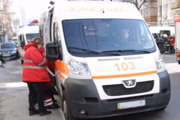Тіло знайшли в клумбі: загадкова трагедія поставила Київ на вуха