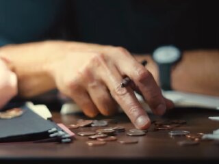 Монети. Фото: скрін youtube