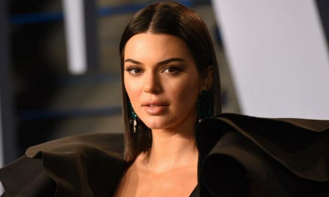 Намеренно и отважно: Кендалл Дженнер показала Каннскому фестивалю свои соски