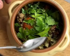 Горщики з гречкою, кадр з відео