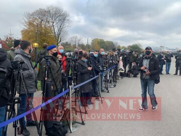 В Киеве встречают Виталия Маркива на аэродроме Национальной гвардии, фото: Pavlovsky NEWS