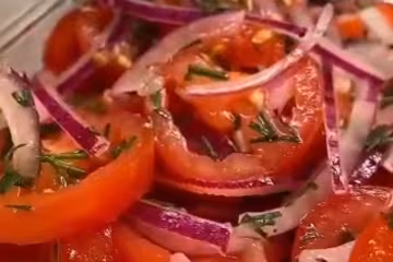 Мариновані помідори, кадр з відео