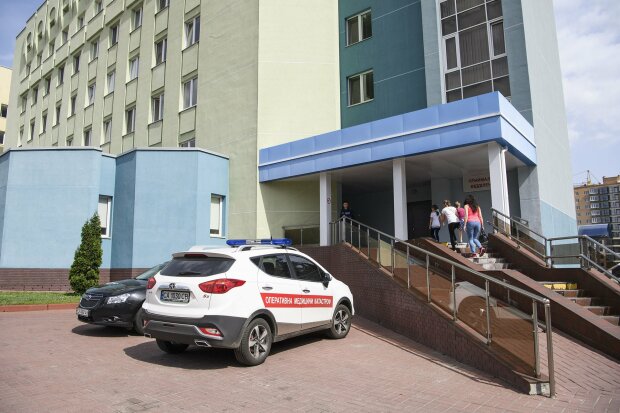 17 дітей під крапельницями: масове отруєння школярів приголомшило Одесу, за справу взялися копи
