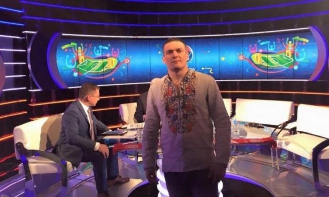 Усик піарить вишиванку в Польщі