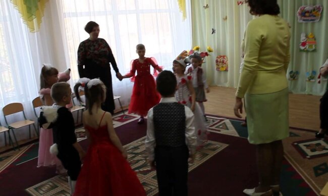 У вінницьких сиріт відібрали дитинство і викинули на смітник: цинічні кадри сколихнули Україну