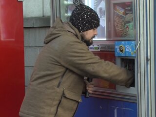 Киоск с сигаретами, кадр из видео