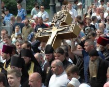 Православні бабці подякували богу за Челябінський метеорит: фото