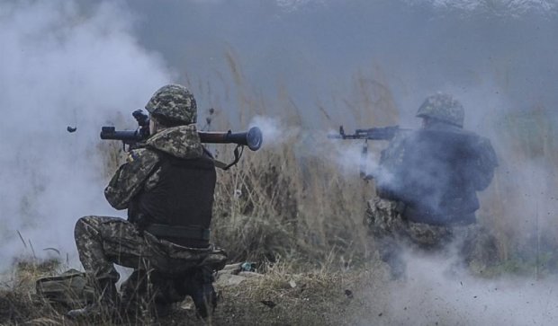 Боевики из зениток и гранатометов обстреляли Донбасс 30 раз за ночь