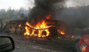 Боевики подрывают свои же танки 