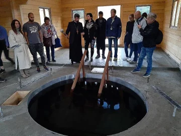 В Карпатах построили купель с целительной водой, фото: Вікна