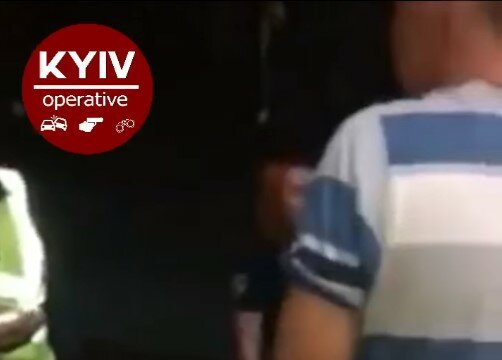 П'яні кияни налетіли на копів з кулаками і камерами - "На яких підставах?"