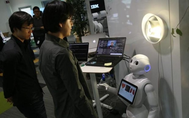 Японці "прокачають" роботів-помічників