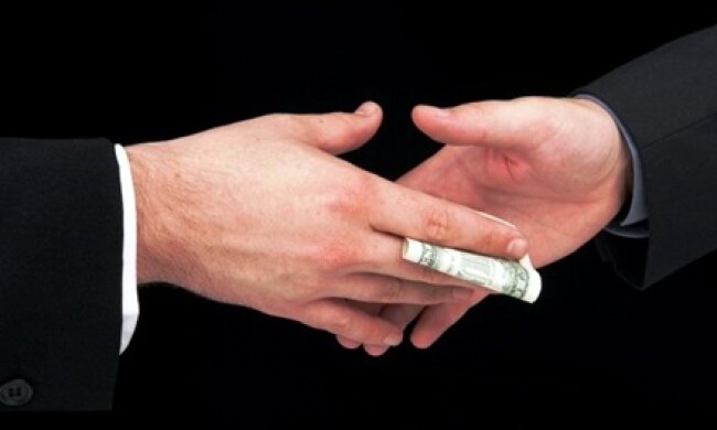 Мэру Люботина грозит десять лет тюрьмы за взяточничество