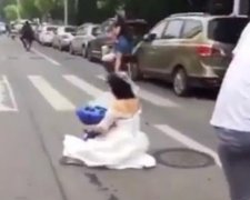 Новоспечений чоловік загубив дружину на дорозі (ВІДЕО)