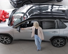 Не только радость, но и расходы: какие налоги должен уплатить новый владелец подаренного автомобиля