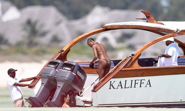 Наомі Кемпбелл засліпила шанувальників ідеальними формами у бікіні