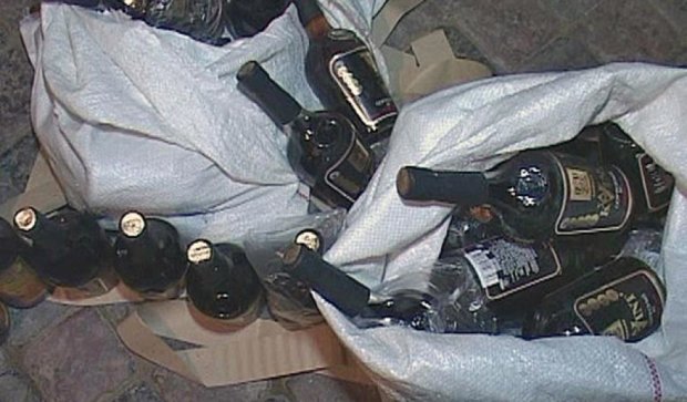 Під Одесою знайшли контрабандний алкоголь і тютюн на 159 тис. грн. (фото)