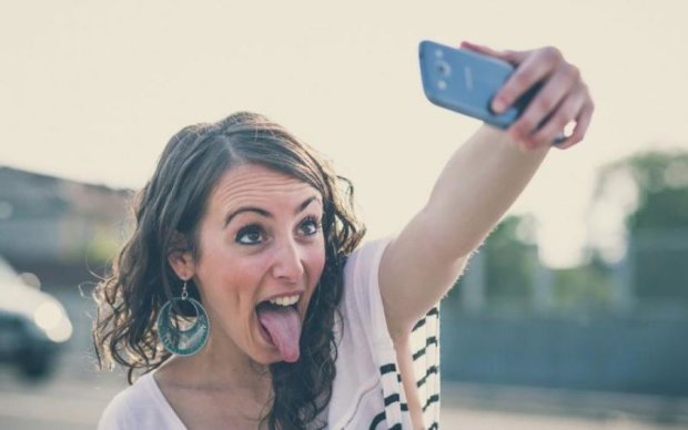 Бой фитоняшкам! Туристка высмеяла популярные селфи Instagram