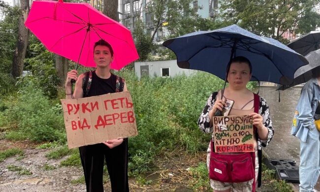 Протест на Теремках из-за вырубки дубов для теплотрассы