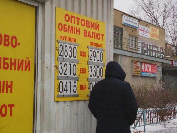 Курс валют на 6 січня: святковий долар підведе українців